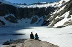 Com a Rowan, admirando a paisagem gelada da Laguna Témpanos, 45 minutos acima do refúgio San Martín, região de Bariloche, na Argentina